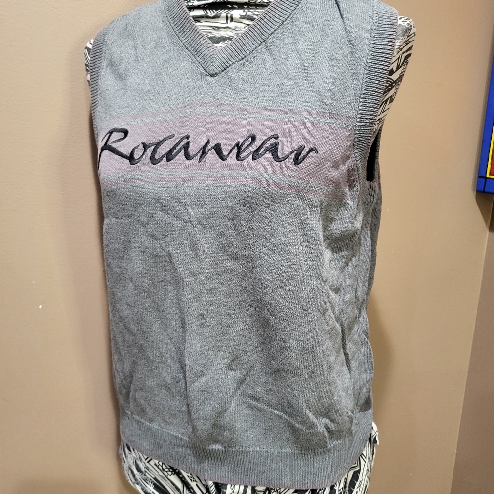 ROCAWEAR Old School Gray LOGO Sweater VEST Medium *3/$30 Sale*